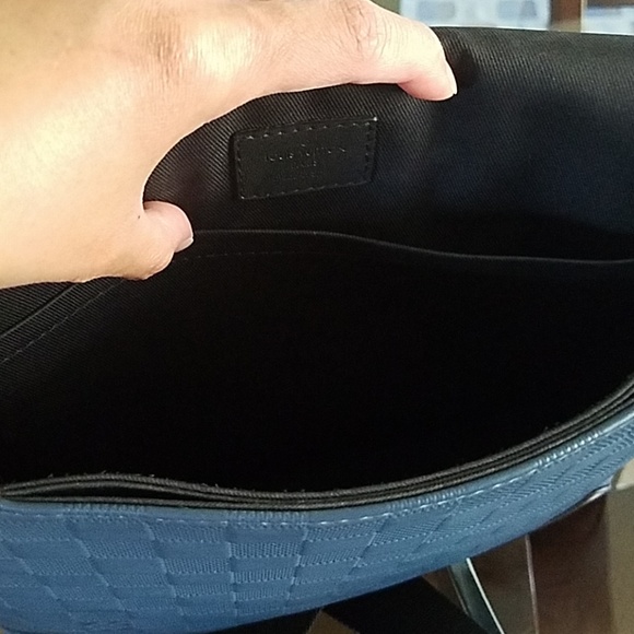 louis vuitton messenger bag - Picture 7 of 8
